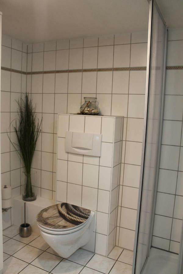 Lutzi'S Ferienwohnung Rostock Exteriör bild
