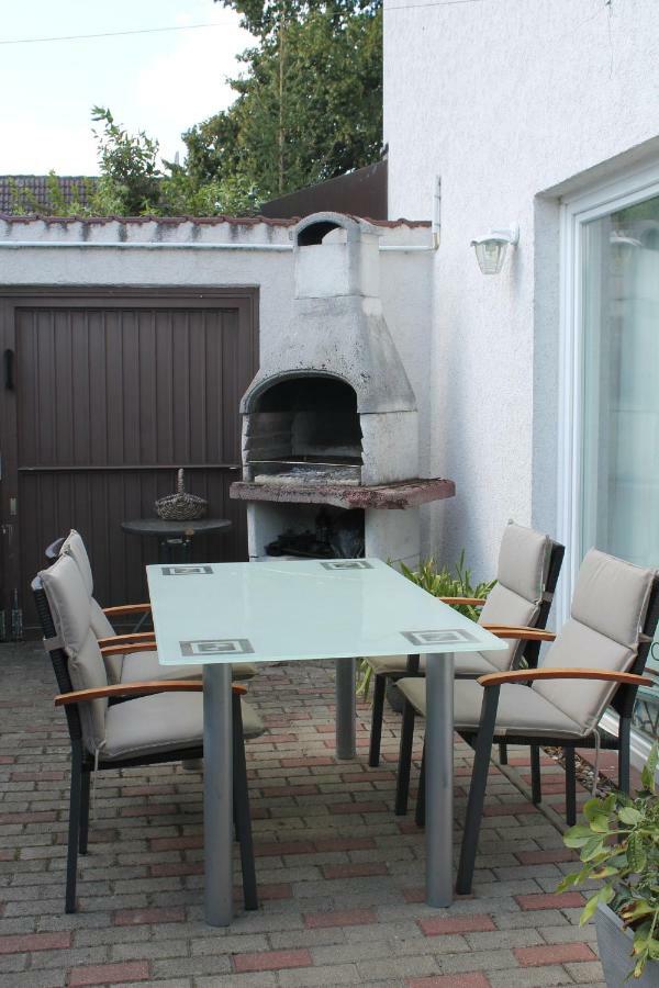 Lutzi'S Ferienwohnung Rostock Exteriör bild